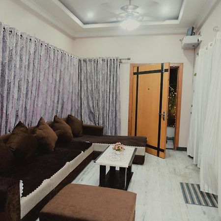 The Q3 Inn Гувахати Экстерьер фото
