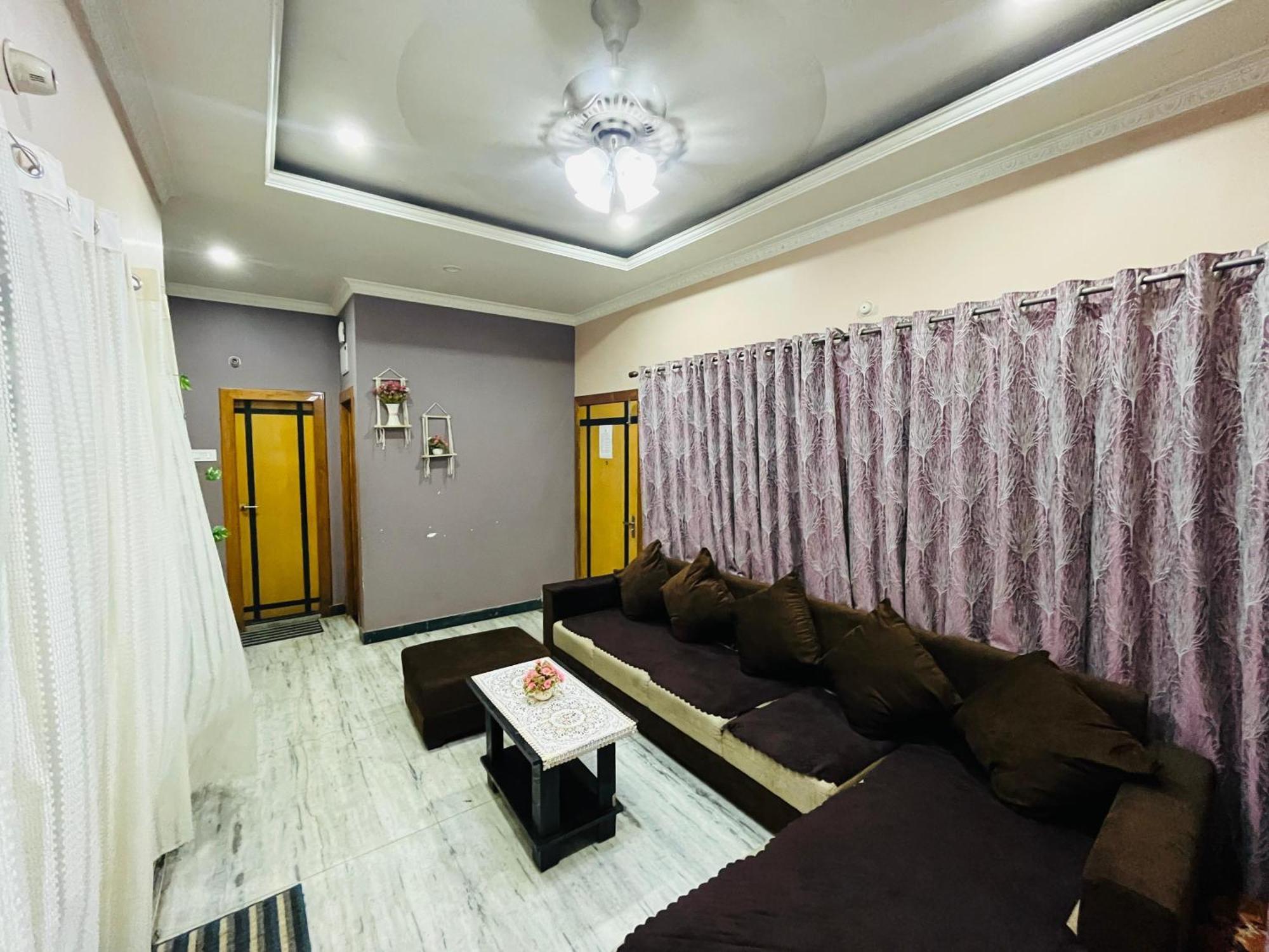 The Q3 Inn Гувахати Экстерьер фото