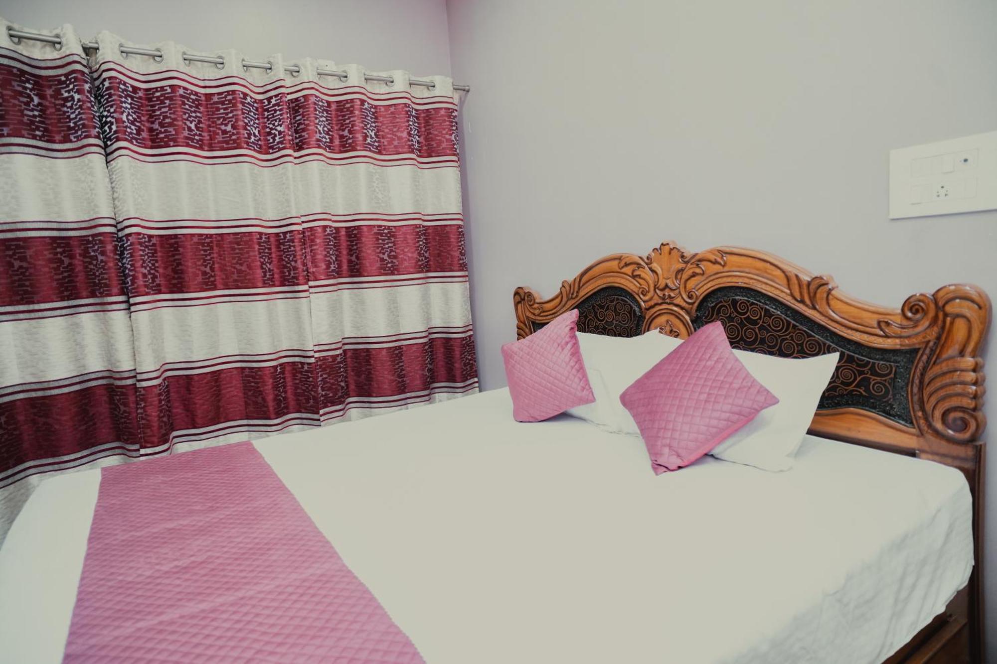 The Q3 Inn Гувахати Экстерьер фото